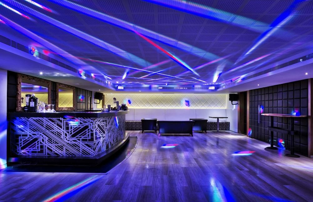 Grand Chennai By Grt Hotels Екстериор снимка The interior of the nightclub