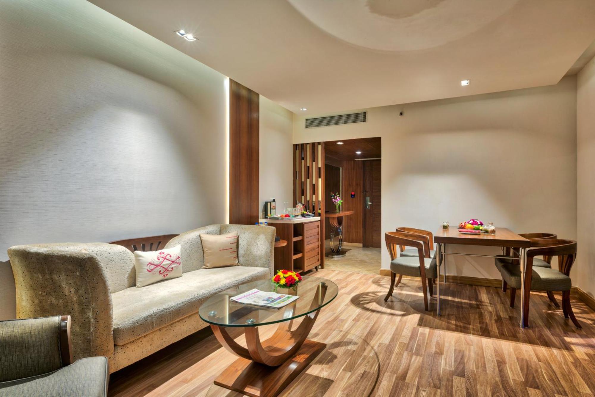 Grand Chennai By Grt Hotels Екстериор снимка A suite at the Taj Bengal