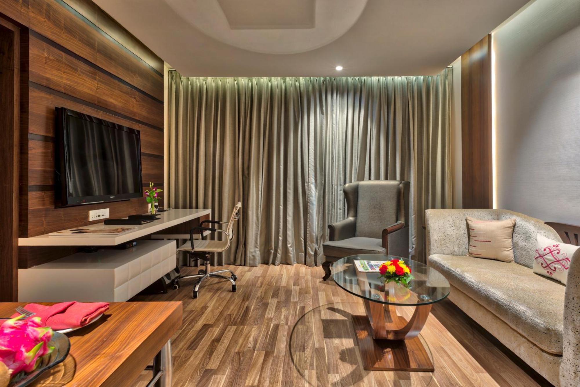 Grand Chennai By Grt Hotels Екстериор снимка Suite room at the hotel